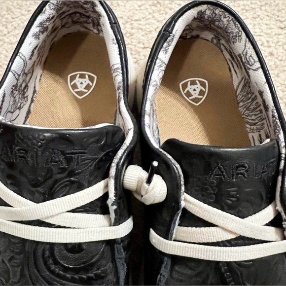 Ariat Hilo Black Floral Emboss - Picture 2 of 5